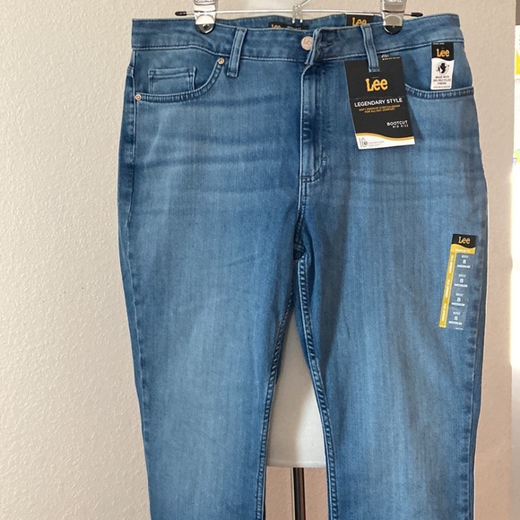 New Lee Regular Fit Bootcut mid rise jeans - Picture 2 of 11